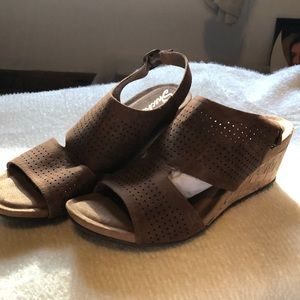 Skechers brown leather sandals sz 9